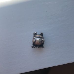 PANDORA-Frog Sterling Silver Charm S925 ALE Stamped-Standard size good condition